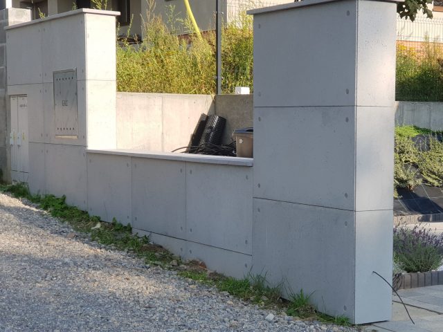 Ogrodzenie z betonu architektonicznego sbadesign