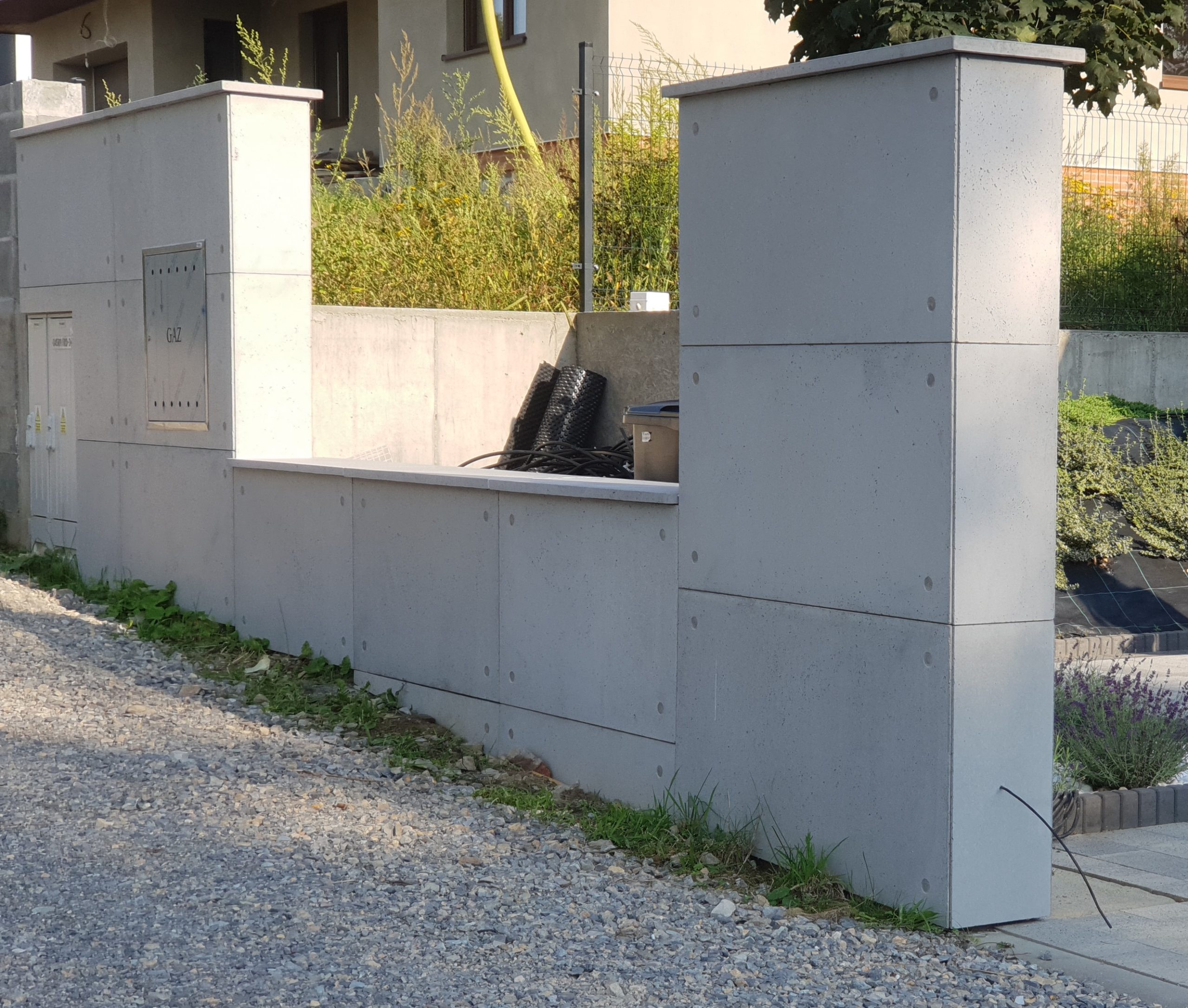 Ogrodzenie z betonu architektonicznego sbadesign